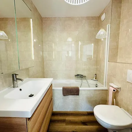 Apartment 4 Pers Au Rez-de-jardin Avec Piscine, Tennis Et Jardin Prive A - Fr-1-789-6 *