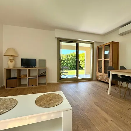 4 Pers Au Rez-de-jardin Avec Piscine, Tennis Et Jardin Prive A - Fr-1-789-6 Lejlighed Antibes