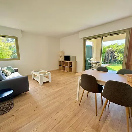 4 Pers Au Rez-de-jardin Avec Piscine, Tennis Et Jardin Prive A - Fr-1-789-6