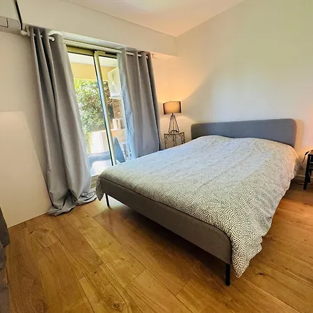 4 Pers Au Rez-de-jardin Avec Piscine, Tennis Et Jardin Prive A - Fr-1-789-6 * Antibes